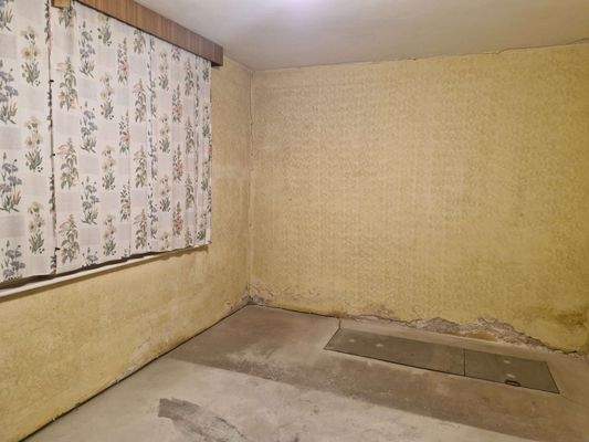 Raum ehem. Tischlerei im E