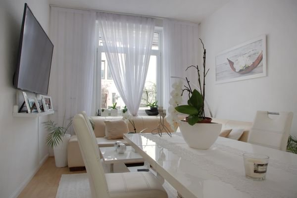 Wohn- und Esszimmer.jpg