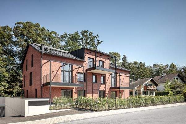 Das moderne Gebäude mit eleganter Backsteinfassade