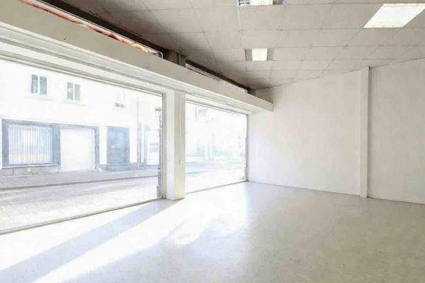 Gewerbe2_leer (KI-generiert)