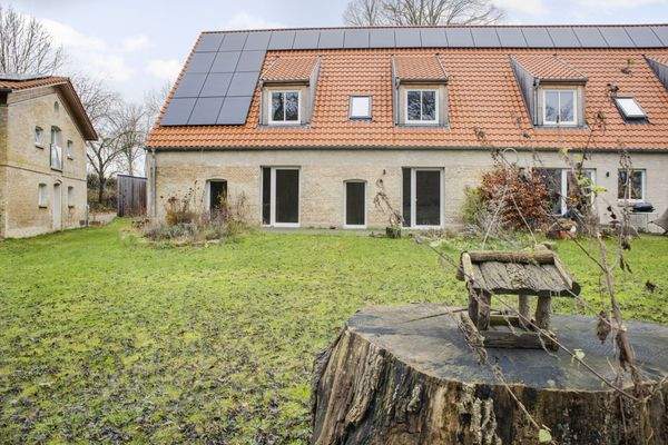 Garten mit Blick auf die Terrasse
