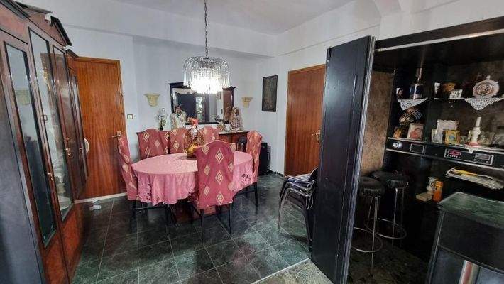 Kreta, Heraklion: Gebäude mit Wohnung, Studio und Gewerbefläche zu verkaufen