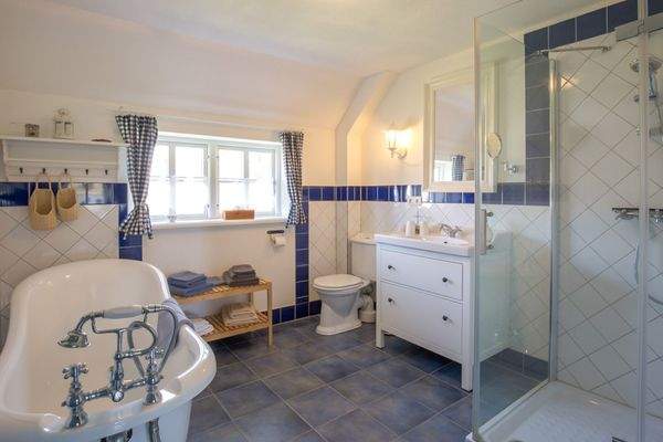 Badezimmer der Einliegerwohnung im EG.