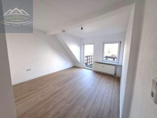 Wohnzimmer mit Balkon