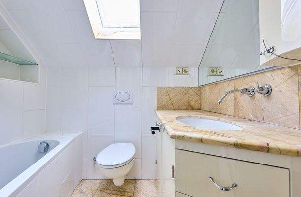 Hübsches Bad im Dachgeschoß