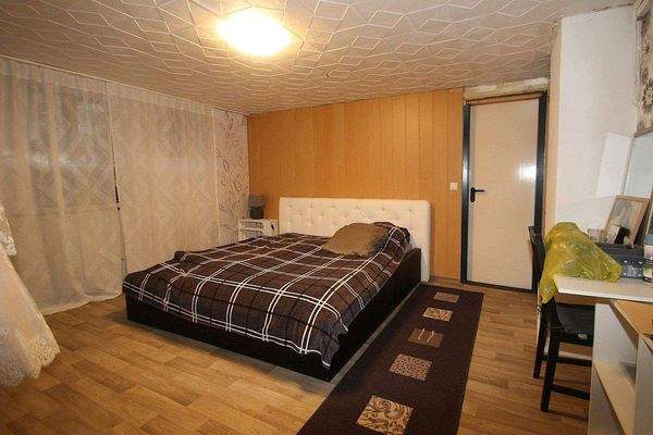 Das große Gästezimmer im Keller