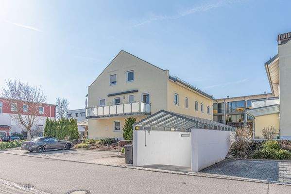 Ostansicht mit Tiefgaragenzufahrt