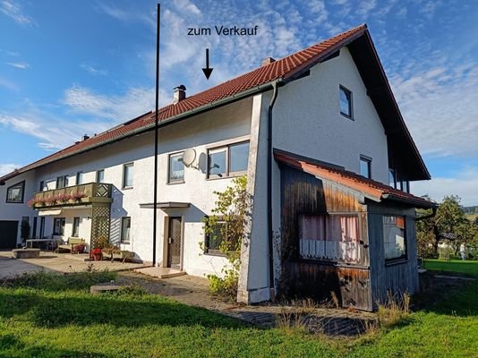 Ansicht Gesamtgebäude mit Markierung des zum Verkauf stehenden Wohnhausanbau