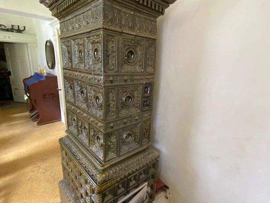 41 Alter Kamin in der Wohnstube des Erdgeschosses 