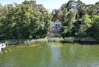 Hausansicht vom See