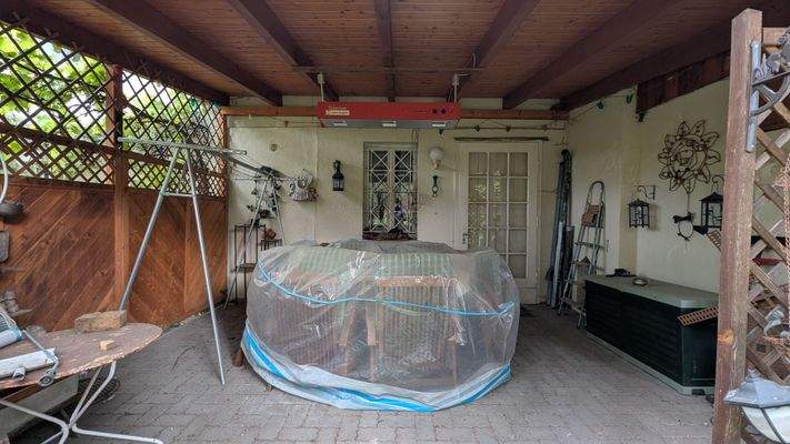 Pergola vor Partyrtaum