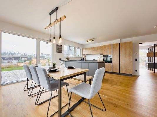 Essbereich mit offener Küche