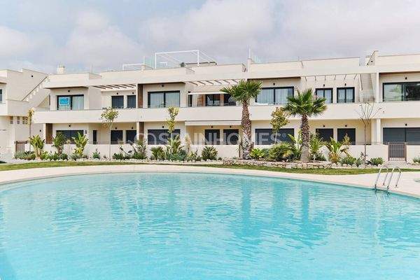 New Apartments in Complex with Swimming Pool in Torrevieja