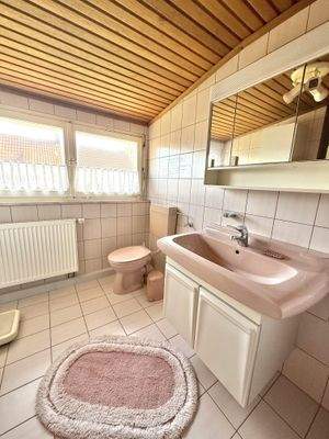 Badezimmer mit Dusche