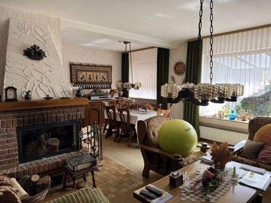 Wohnzimmer mit Essbereich