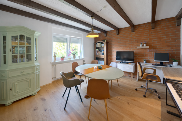 Arbeitszimmer mit Tageslichteinfluss