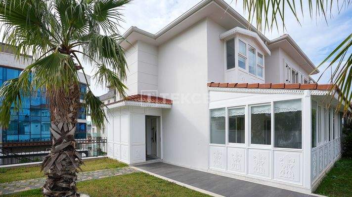 Spacious Villa with City View and a Garden in İzmir