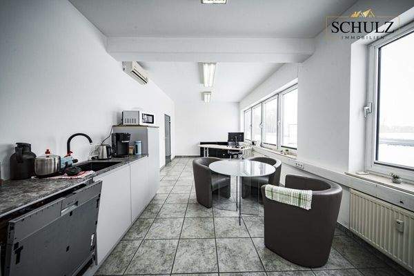 Teamarbeitsfläche mit professioneller Organisation und angenehmem Raumklima