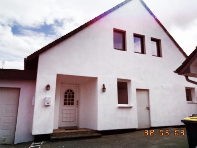 Großzügige und modernisiertes 2 Familienhaus in Bookholzberg, als Kapitalanlage vermietet. Ein selbst Läufer