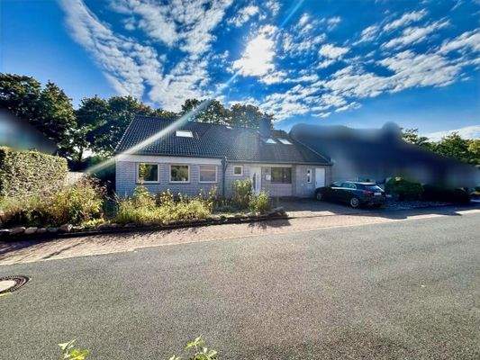 Hauseingang inkl. 2 Stellplätze