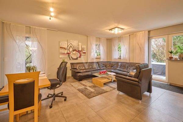 Wohnzimmer mit Terrassenausgang