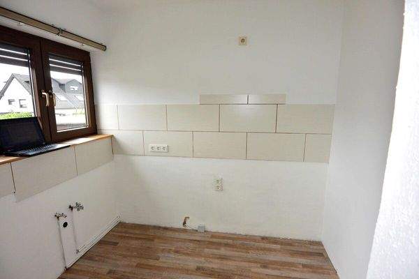 19 angrenzende Küche