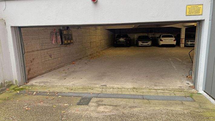 Tiefgarageneinfahrt