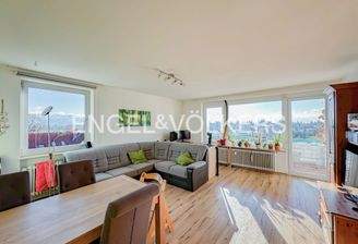 Strahlend heller Wohn- Essbereich