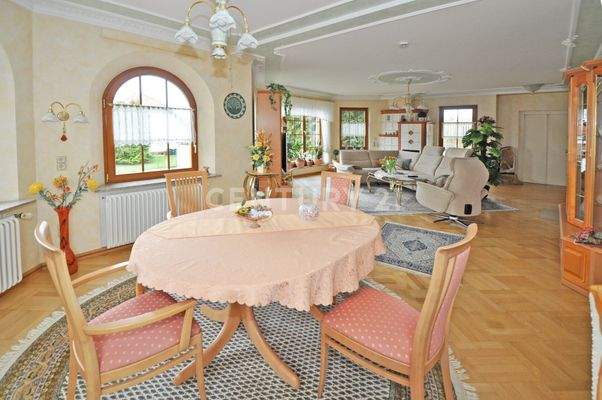 Obergeschoss: Wohn-/ Esszimmer Ansicht 2