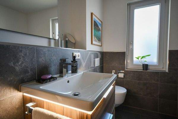 mit Eqio Waschtisch-Komplettanlage von burgbad