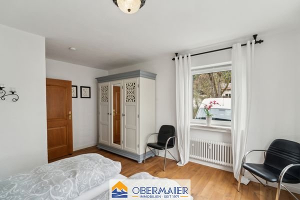 16_Geräumiges_Schlafzimmer