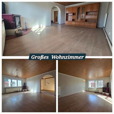 großes Wohnzimmer mit Kamin