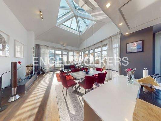 Attraktives Interior mit einmaligen Dachfenstern