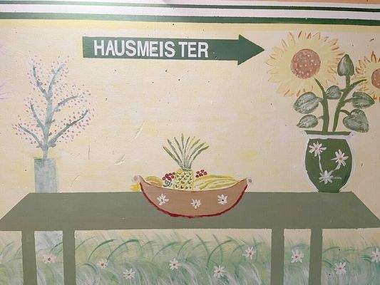 Der Hausmeister wohnt im Haus