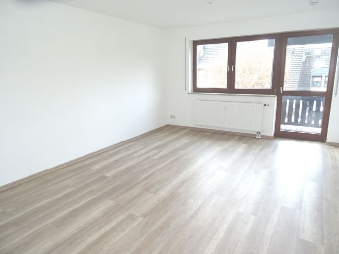 ** mit Balkon ** 2 Zimmer Wohnung in Steinpleis zu vermieten!