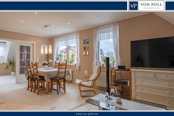 Wohn und Esszimmer mit LOGO