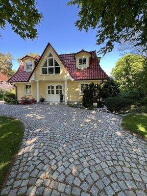 Villa von der Straße