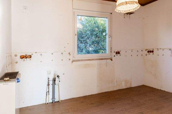 Handwerker-Projekt zur Renovierung (OKAL-Fertighaus mit PV-Anlage)