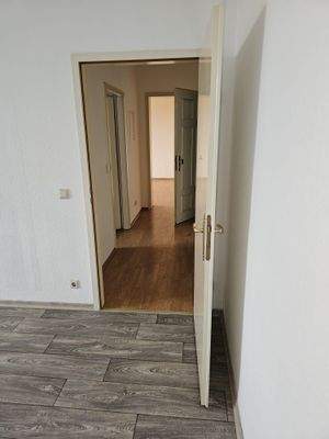 vom Flur ins Schlafzimmer