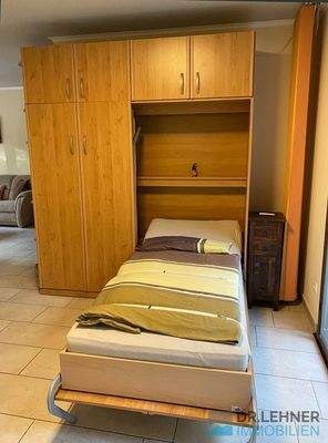 Schlafgelegenheit im Schrank integriert