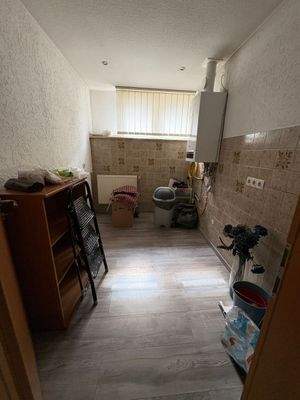 Schmaler Hauswirtschaftsraum