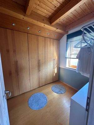 Dachgeschoss-Ankleidezimmer