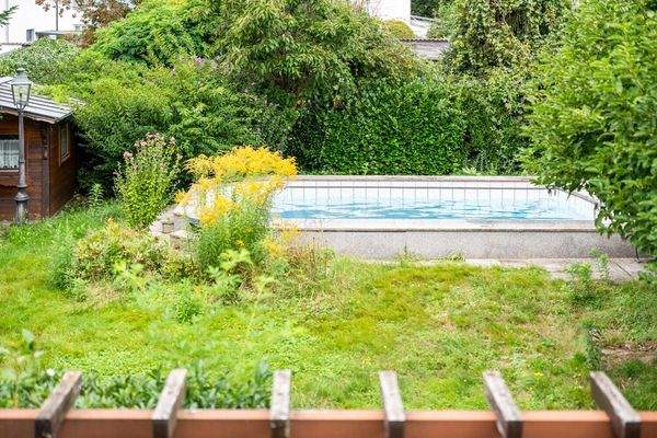 Blick auf den Außenpool 