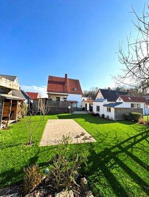 Garten und Hausansicht