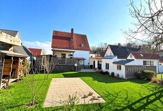 Garten und Hausansicht