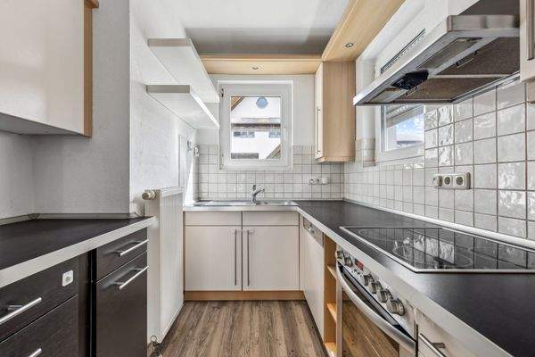 Küche mit Einbauküche