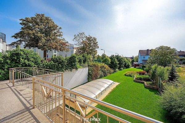 Terrasse mit Gartenansicht