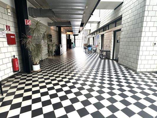 Aufenthaltsfläche zum Lernen und Brainstorming 