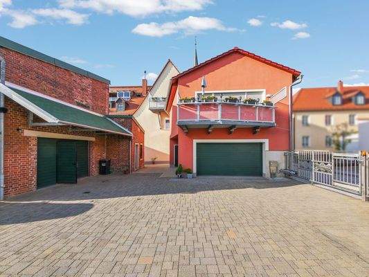 Hofansicht + Außenansicht Anbau (Haus Nr. 5)