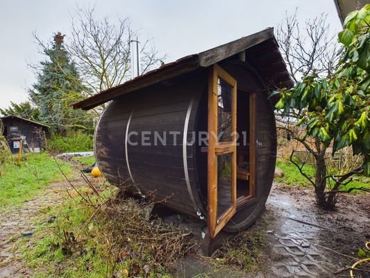 Fass-Sauna im Garten